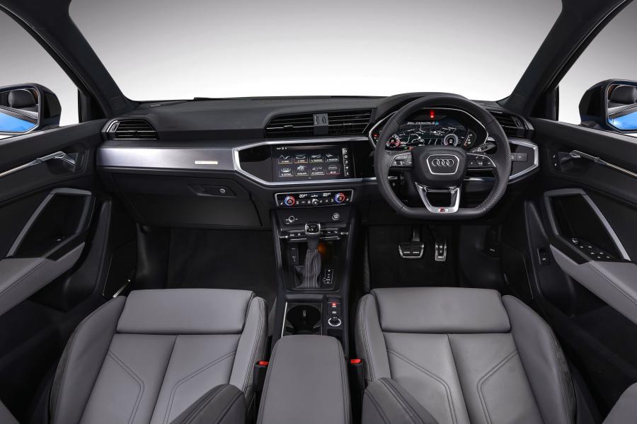 Торпедо Audi Q3 35 TFSI S-Line 2019 года  (ZA) (фото 8 из 18)
